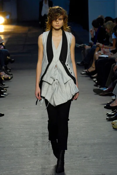 Look 3